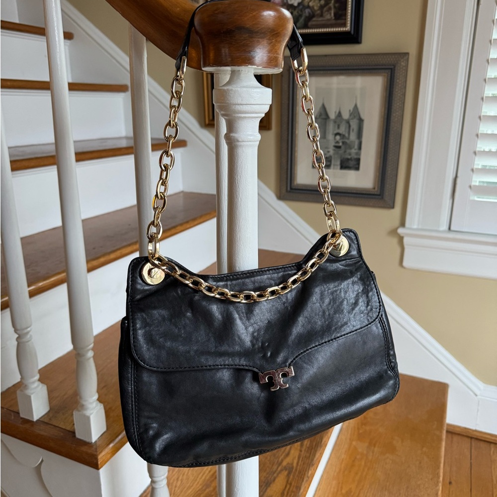 Tory Burch Black Leather Shoulder Bag with Gold Chain - Picture 7 of 9